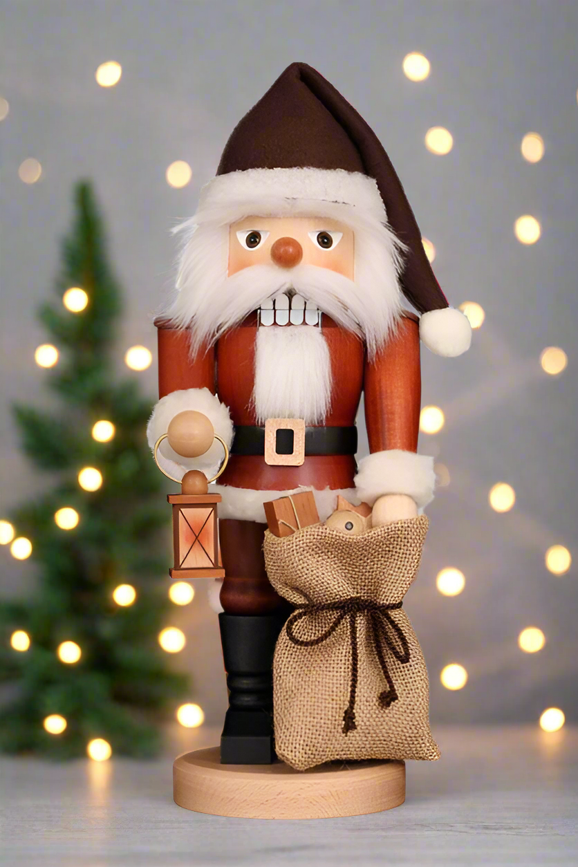 Nutcracker (Classic) - Friendly Santa with Lantern